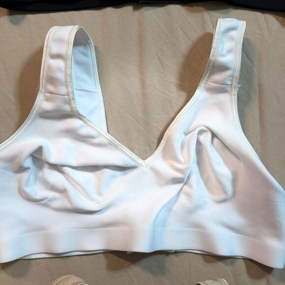 THREE Hanes Comfort Evolution wireless bras (1 black, 1 white, 1 taupe) L / 36D - Picture 5 of 14